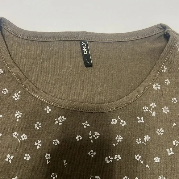 Small Only floral TieFront t-shirt - Picture 5 of 6